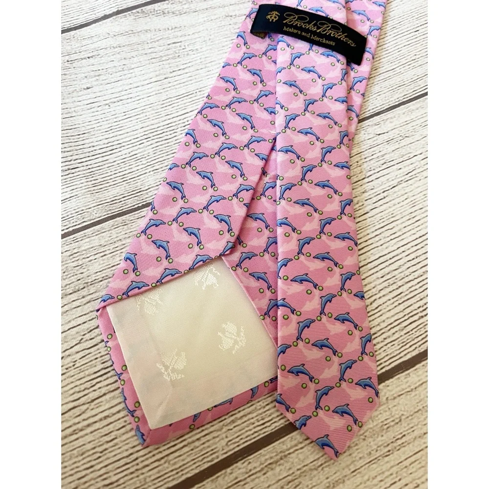 Brooks Brothers pink dolphin preppy print silk tie